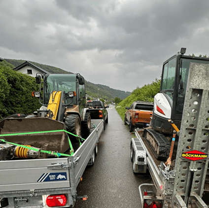 solar-installtion-work-eart-movers